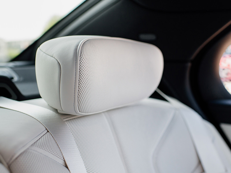 BMW_G70_headrest_02